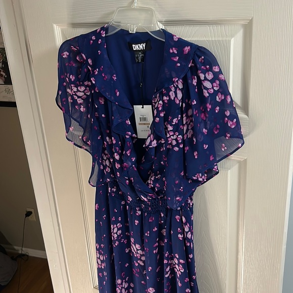 DKNY NWT 🎀host pick🎀 Floral-Print Flutter-Sleeve Smocked-Waist Dress size 12 - Picture 10 of 11